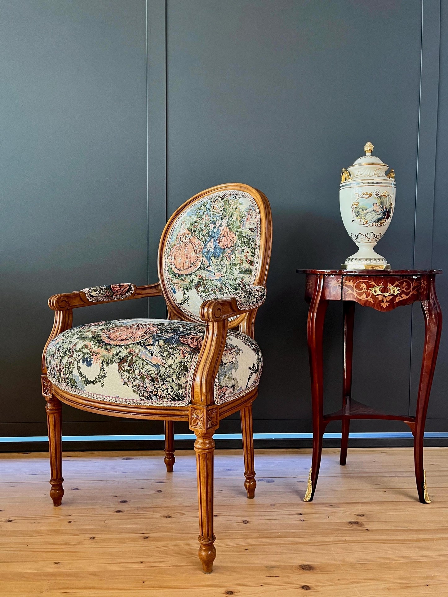 Round Armchair French Baroque Wooden Chair in Tapestry Fabric Juliet Love Story Pattern for Lounge Room Decor