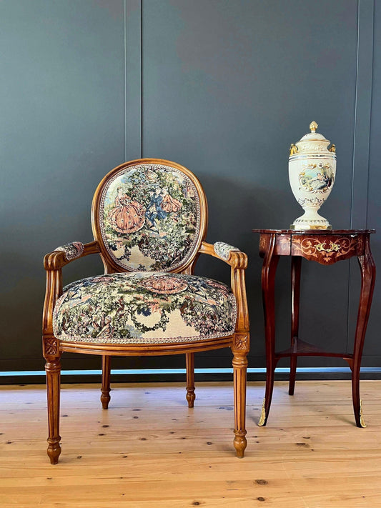 Round Armchair French Baroque Wooden Chair in Tapestry Fabric Juliet Love Story Pattern for Lounge Room Decor