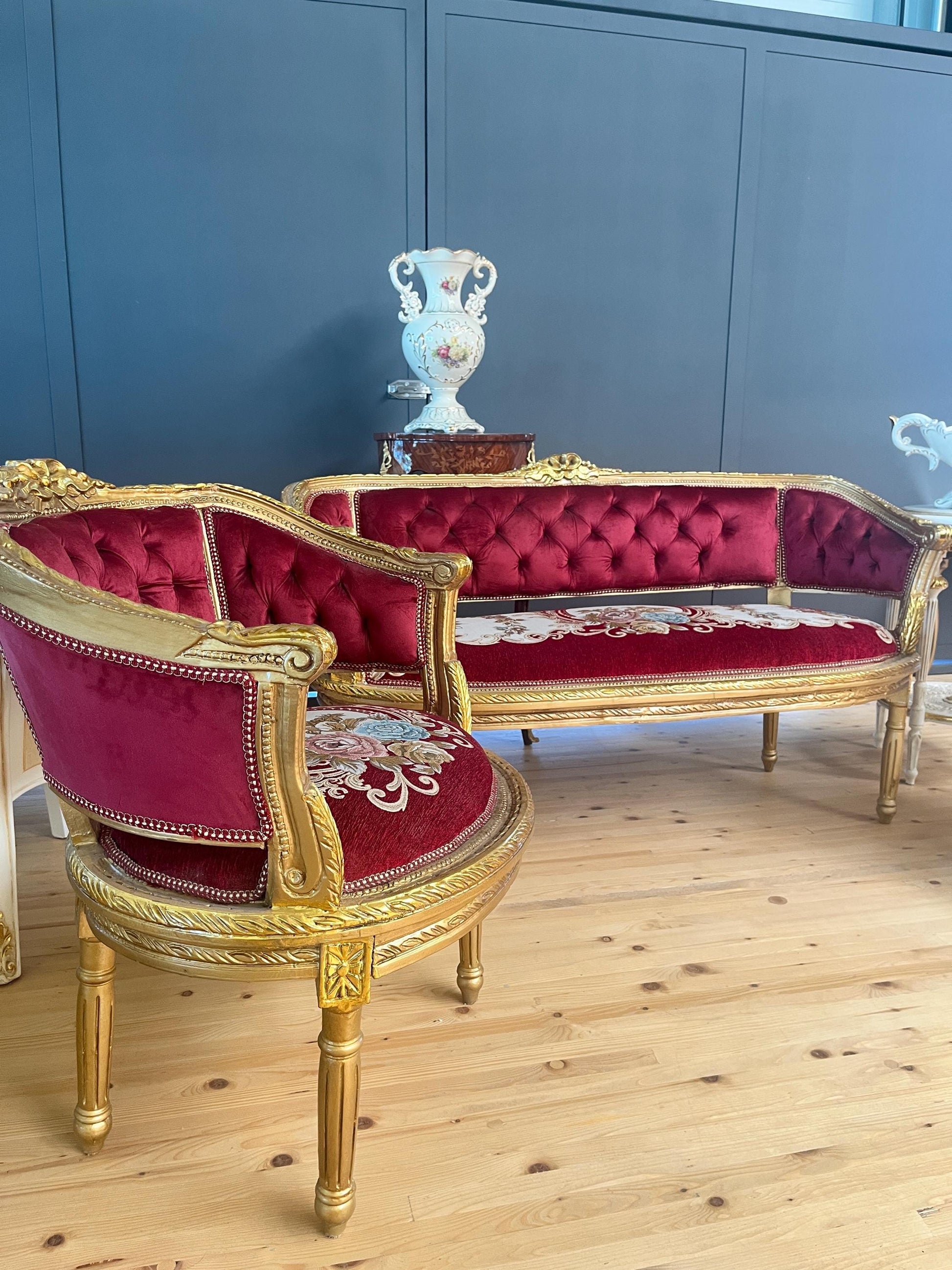 Antique Style Sofa Set Red French Baroque Style Sofa Set in Bordeaux Color French Style Sofa for Lounge Room