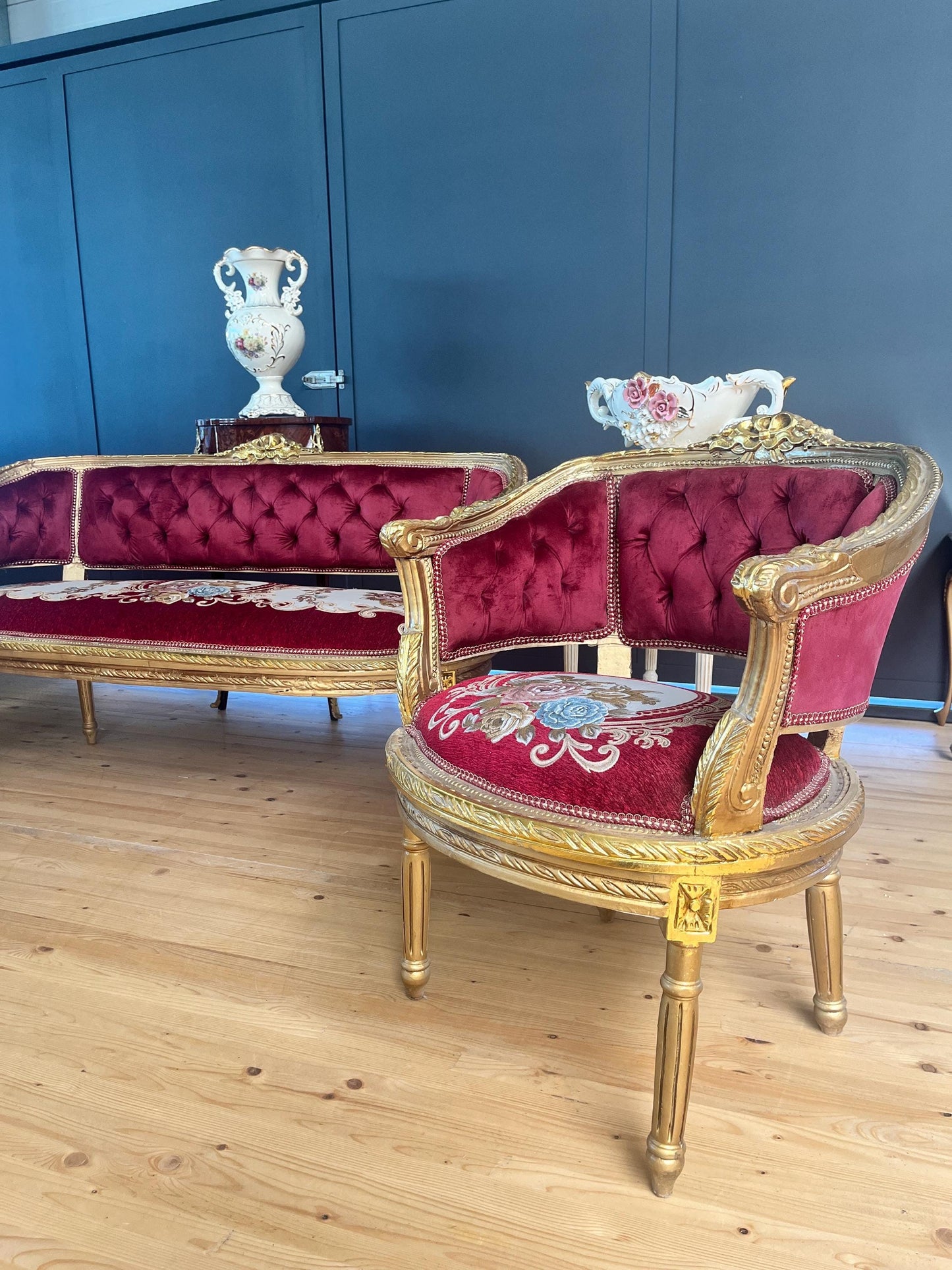 Antique Style Sofa Set Red French Baroque Style Sofa Set in Bordeaux Color French Style Sofa for Lounge Room
