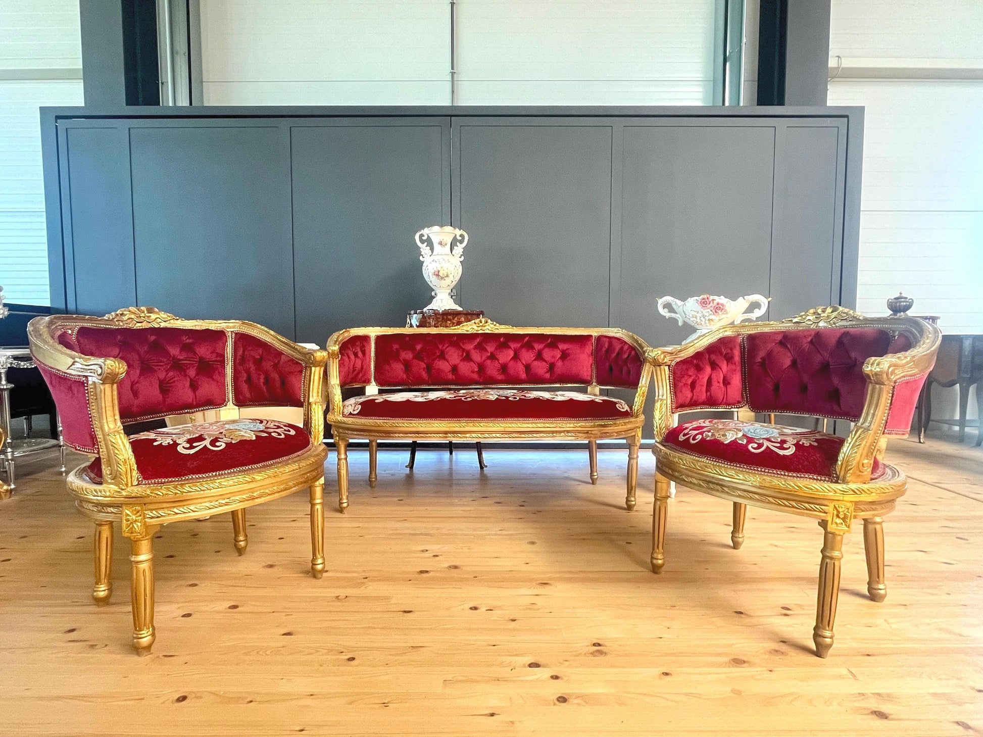 Antique Style Sofa Set Red French Baroque Style Sofa Set in Bordeaux Color French Style Sofa for Lounge Room
