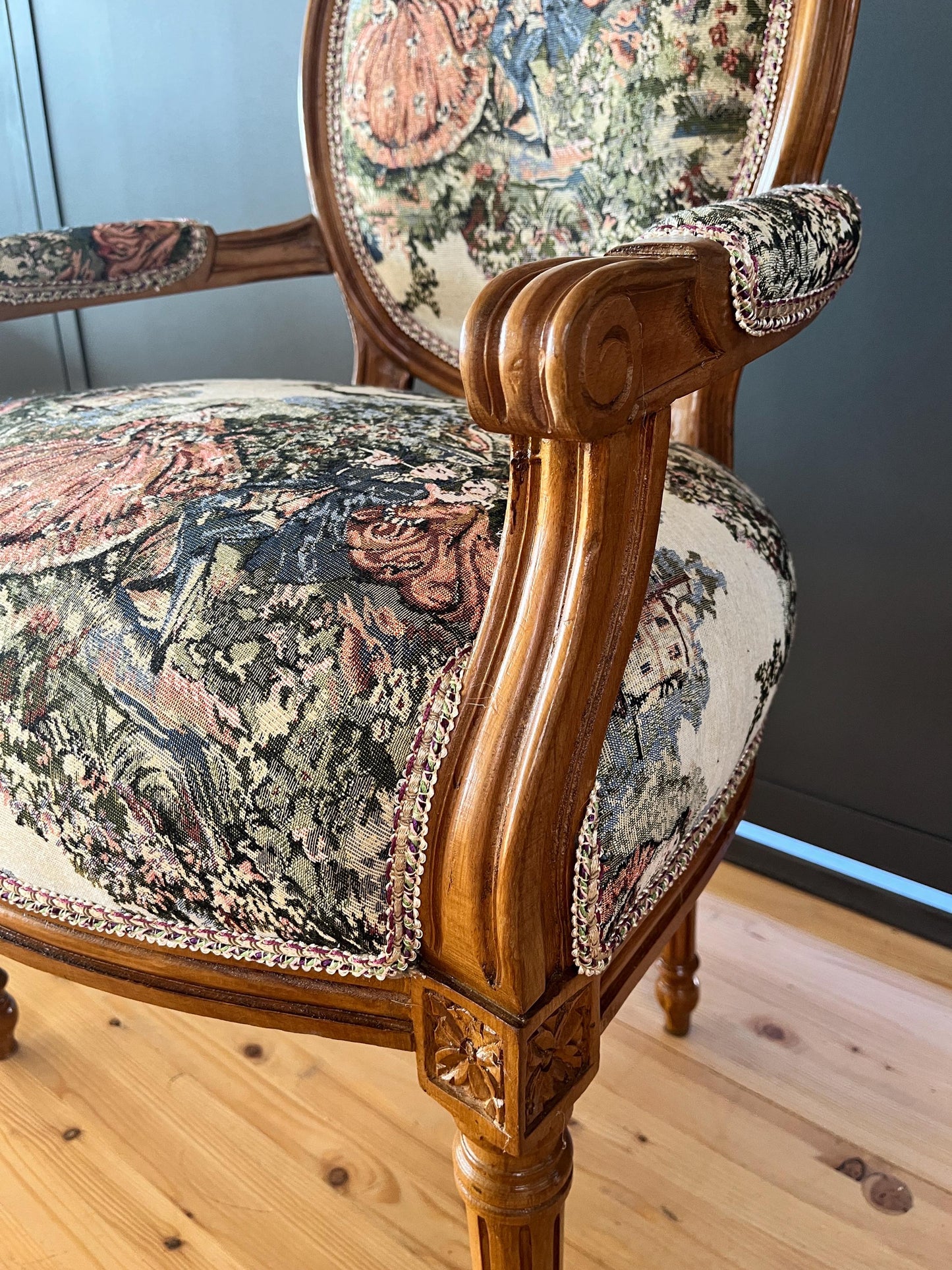 Round Armchair French Baroque Wooden Chair in Tapestry Fabric Juliet Love Story Pattern for Lounge Room Decor