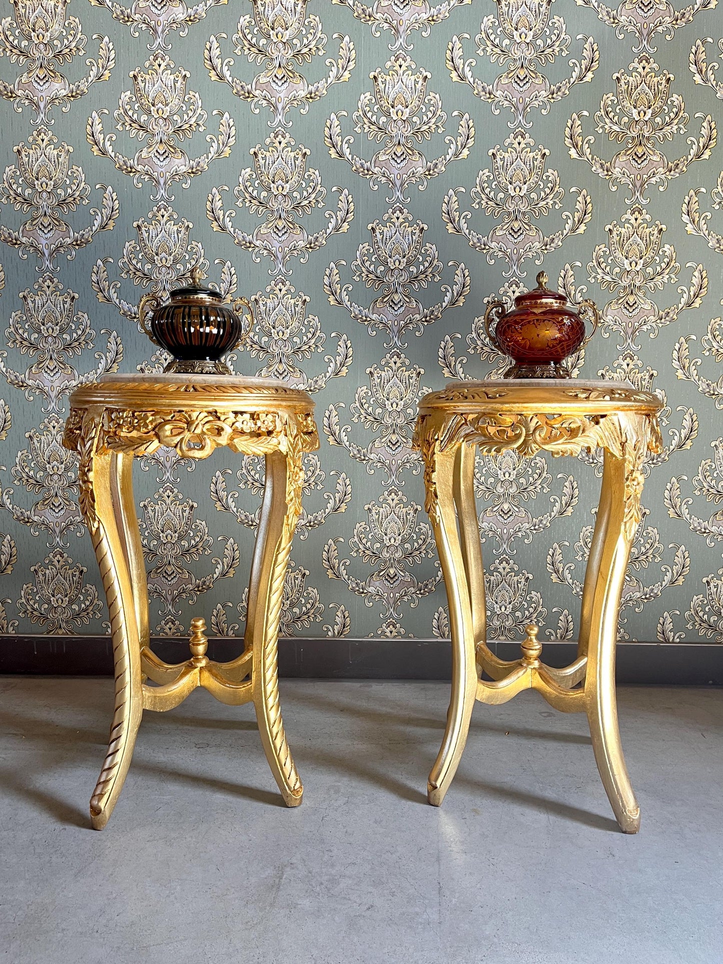 Small Side Table Baroque Rococo Style with Marble Top in Gold Finish Tea Table Coffee Table for Home Decor