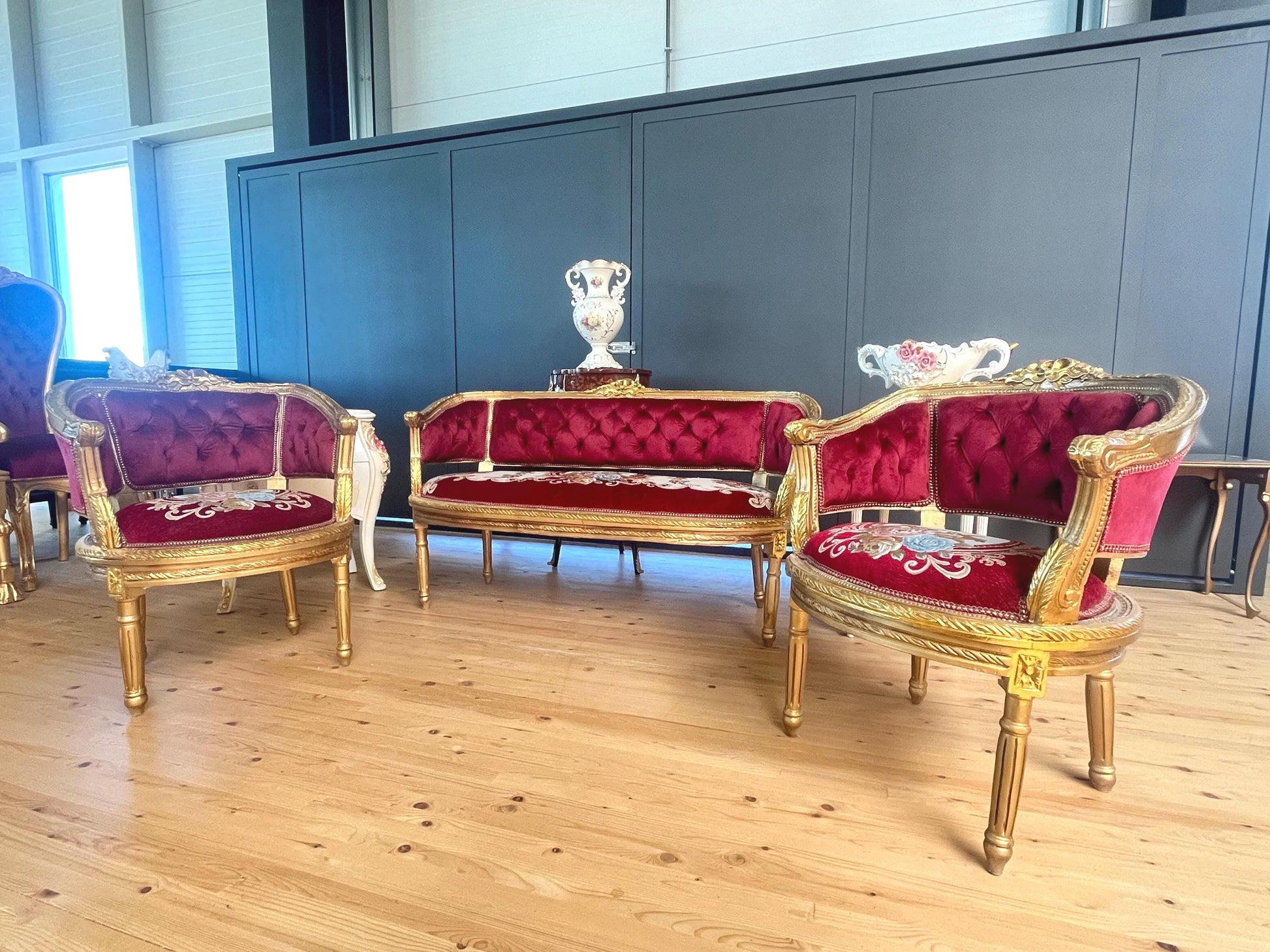 Antique Style Sofa Set Red French Baroque Style Sofa Set in Bordeaux Color French Style Sofa for Lounge Room