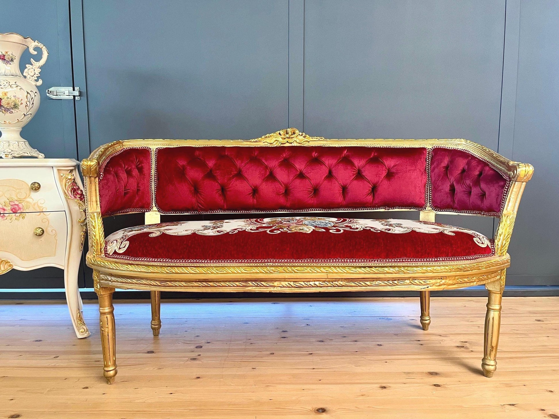 Antique Style Sofa Set Red French Baroque Style Sofa Set in Bordeaux Color French Style Sofa for Lounge Room