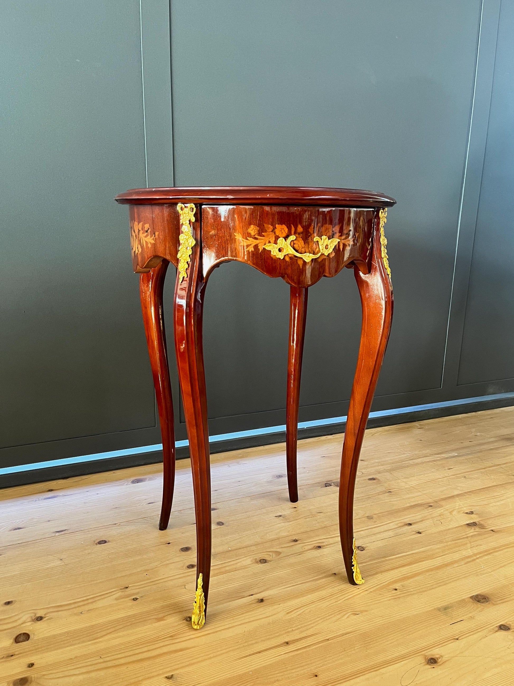 Side Table French Antique Style Wooden Brown Coffee Table Retro Baroque Style Round Table for Home Decor