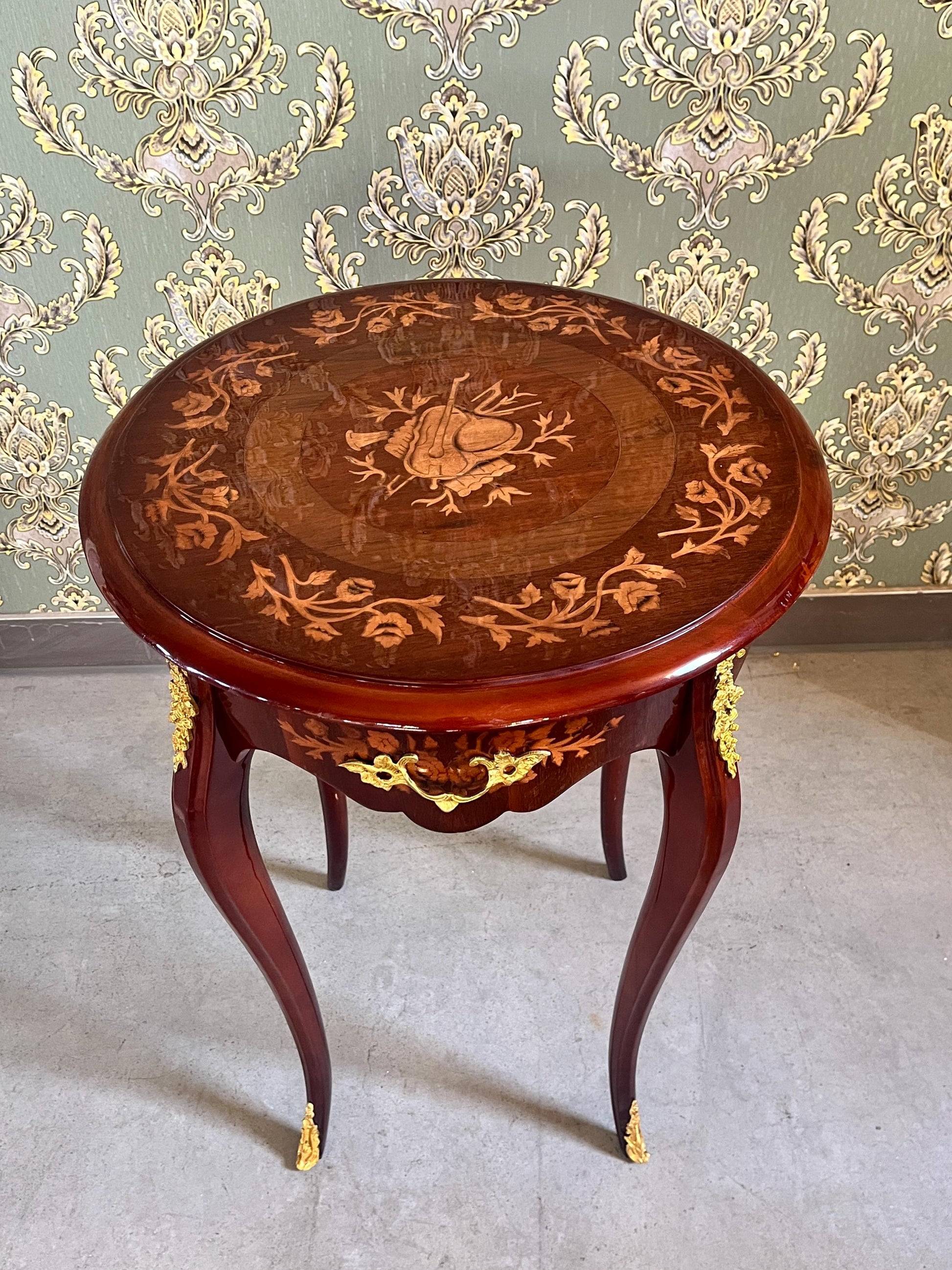 Side Table French Antique Style Wooden Brown Coffee Table Retro Baroque Style Round Table for Home Decor