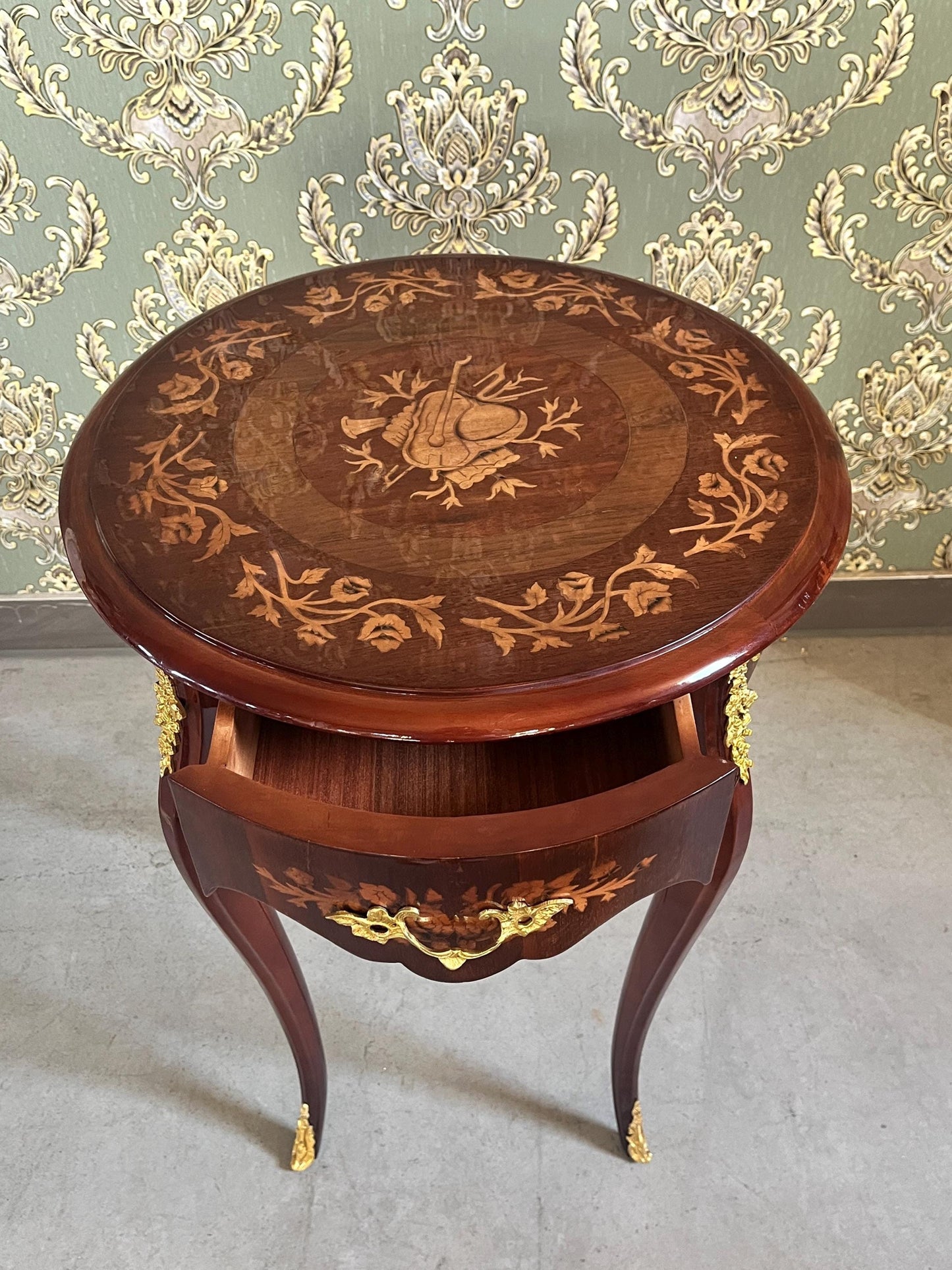 Side Table French Antique Style Wooden Brown Coffee Table Retro Baroque Style Round Table for Home Decor