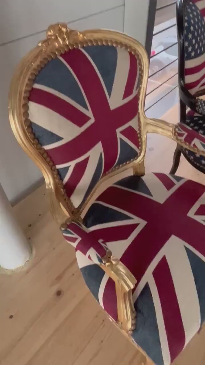 Französischer Sessel im Louis-Barock-Stil French Baroque Style Armchair in Union Jack Print Gold Finish