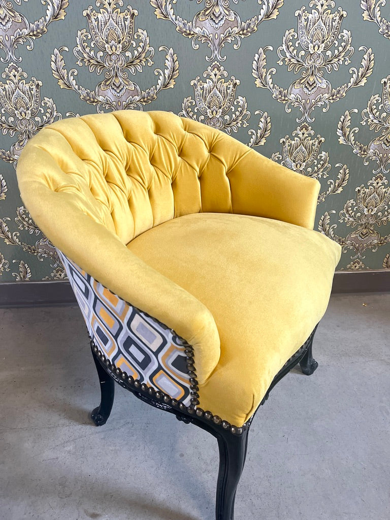 French Bar Chair Vibrate Color Tufted Velvet Cocktail Armchair Glam Furniture