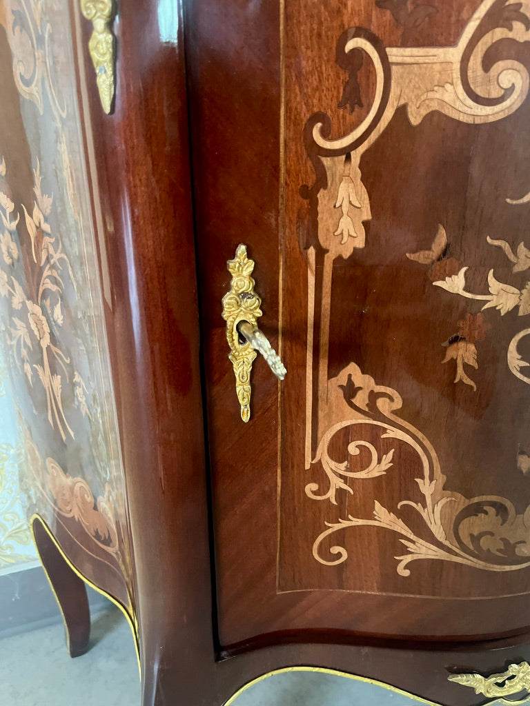 Credenza alla moda in legno in stile barocco: piano in marmo marrone, console italiana