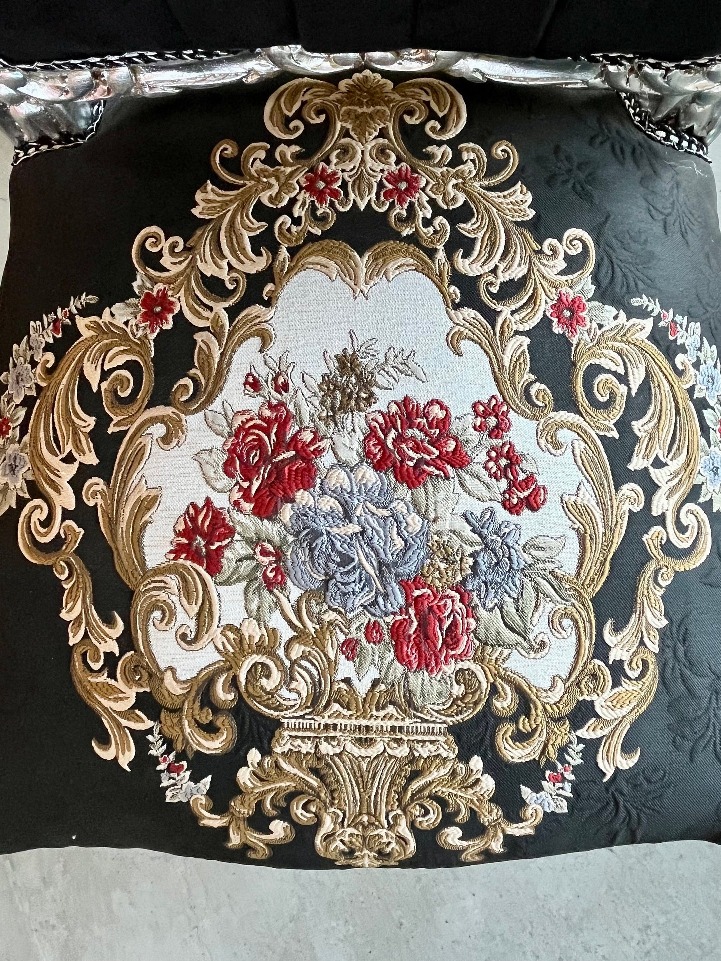 Accent Chair Antique Style Silver Finish Dining Chair Black Home Decor Baroque Rococo Style Chair in Black Velvet for Home