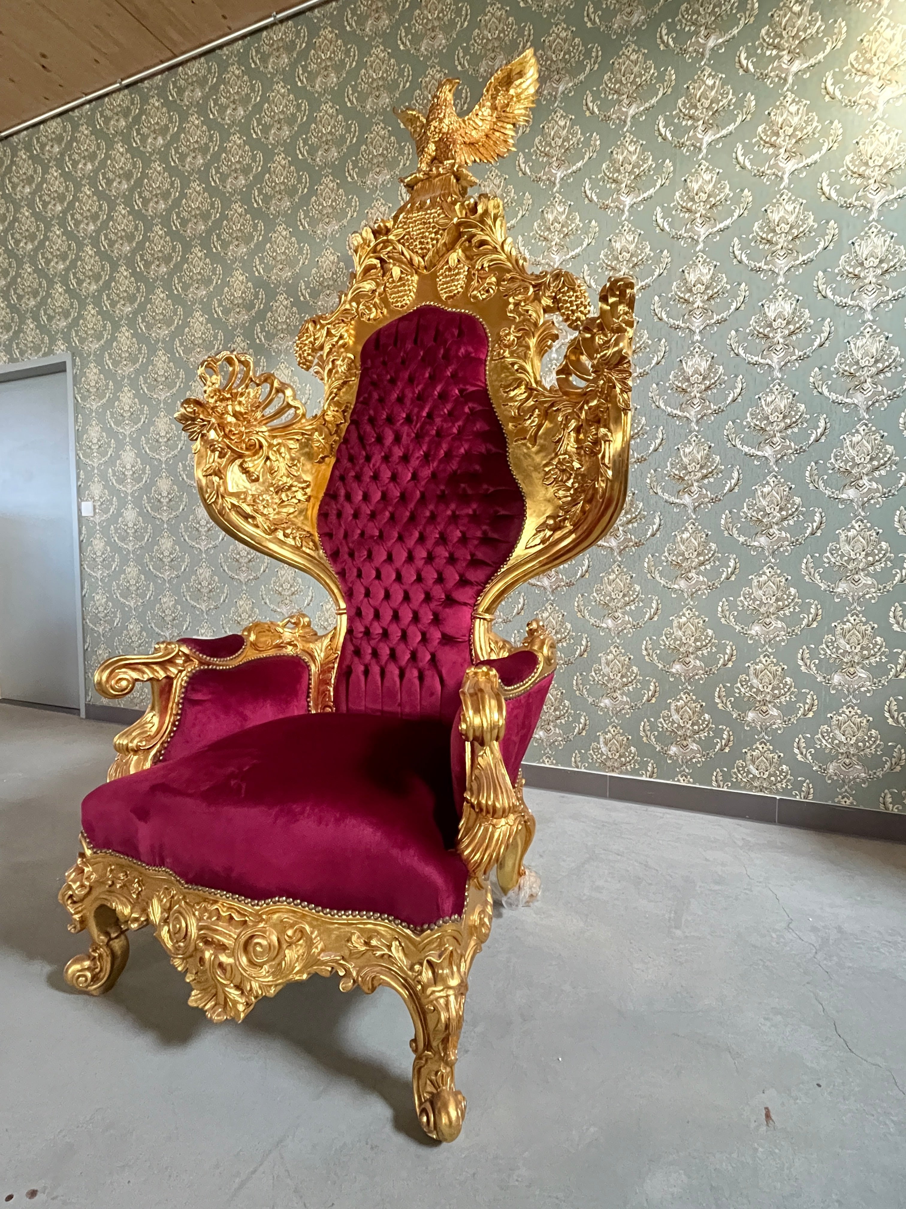 Royal Throne Chair Red Velvet Gold Eagle Crown Kings Chair Luxury Baroque Decor
