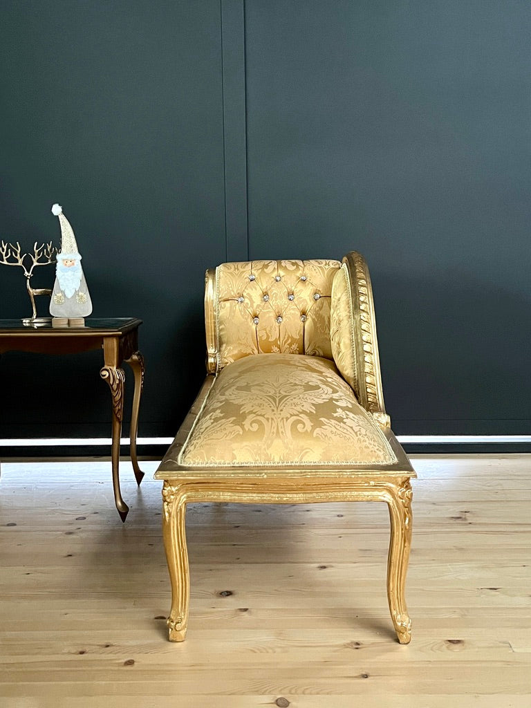 CasAmin Möbel Rococo accent French-style small chaise lounge with ivory floral pattern, used as an ottoman or elegant furniture piece.