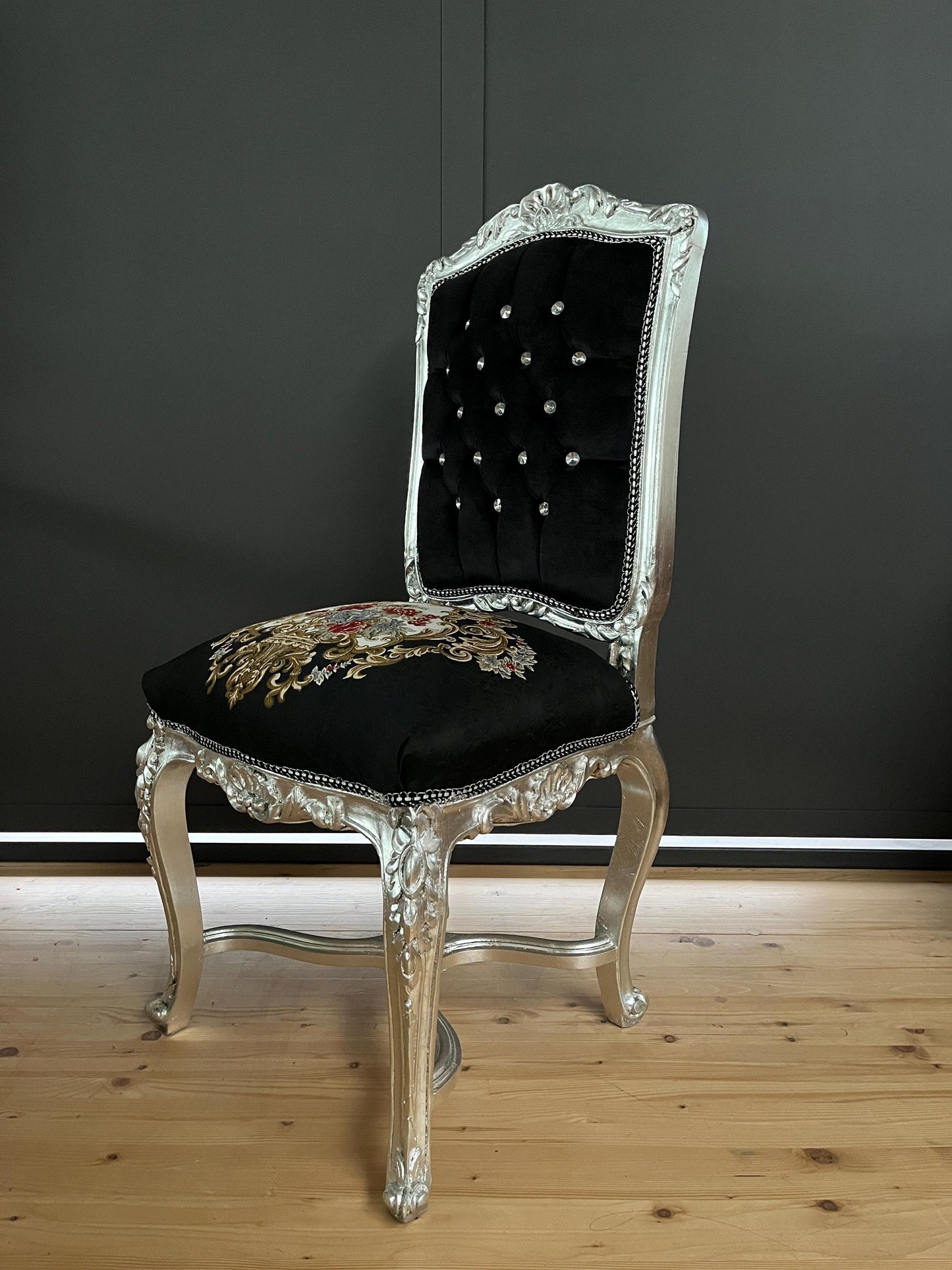 Accent Chair Antique Style Silver Finish Dining Chair Black Home Decor Baroque Rococo Style Chair in Black Velvet for Home