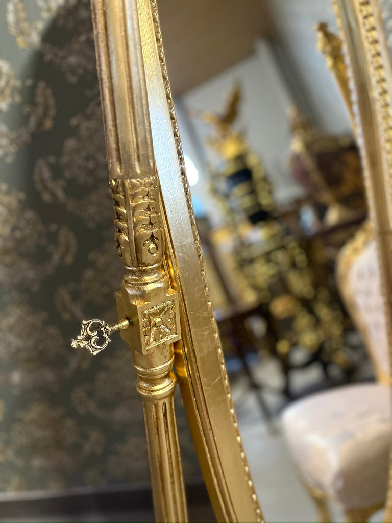 Specchio da terra elegante in stile barocco, specchio ovale in legno artigianale per la camera da letto