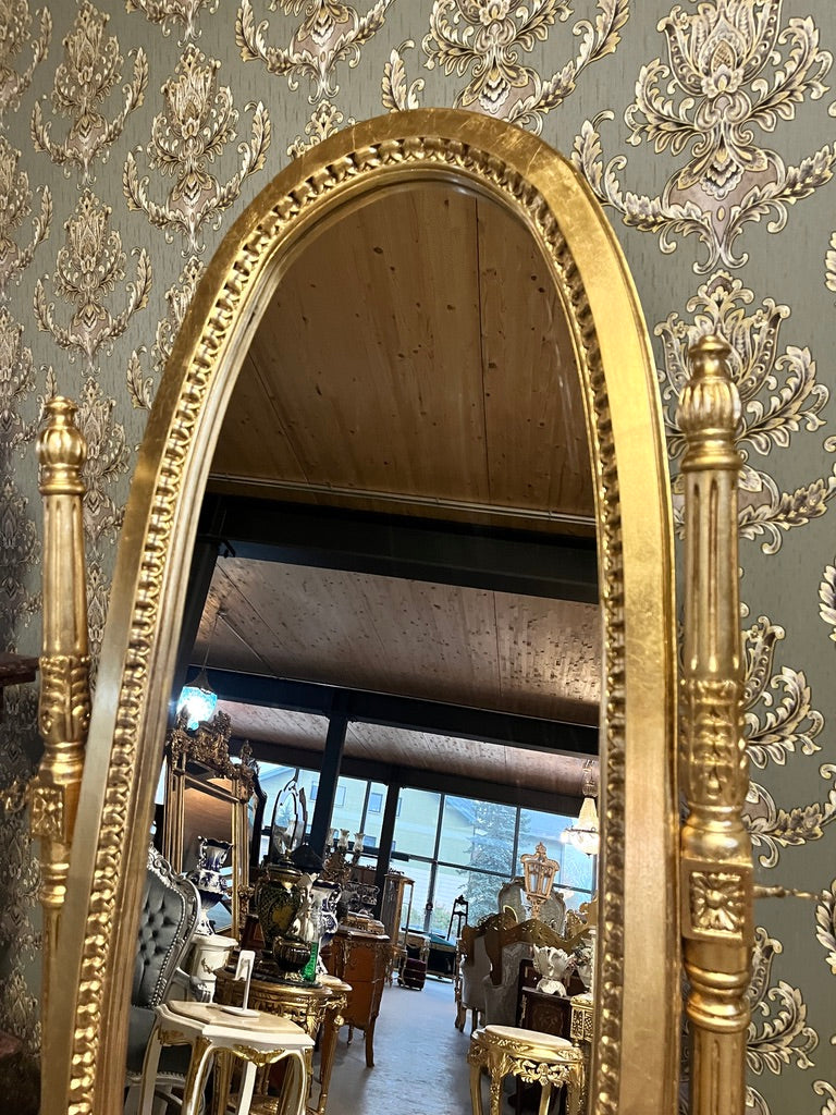Specchio da terra elegante in stile barocco, specchio ovale in legno artigianale per la camera da letto