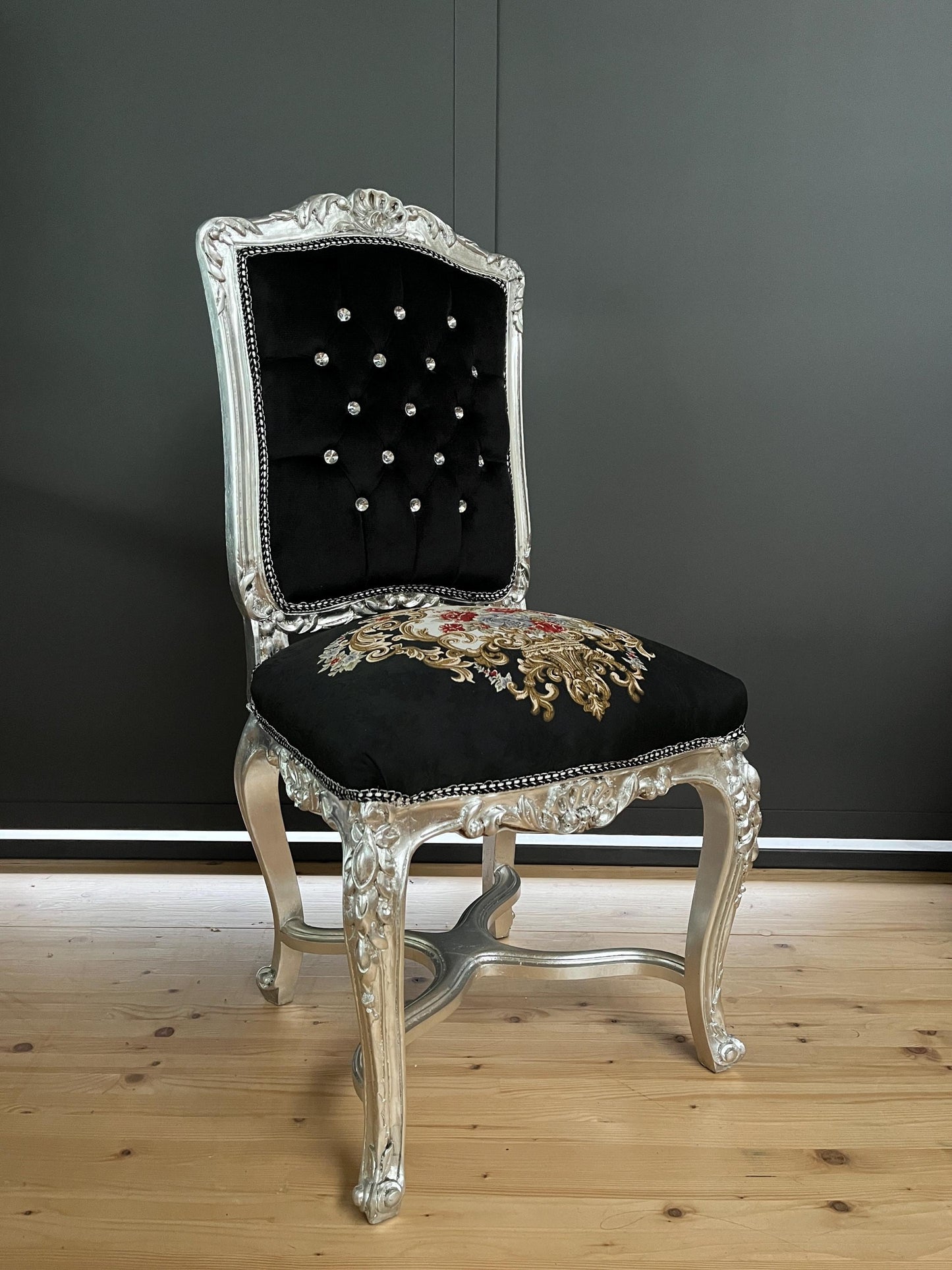 Accent Chair Antique Style Silver Finish Dining Chair Black Home Decor Baroque Rococo Style Chair in Black Velvet for Home