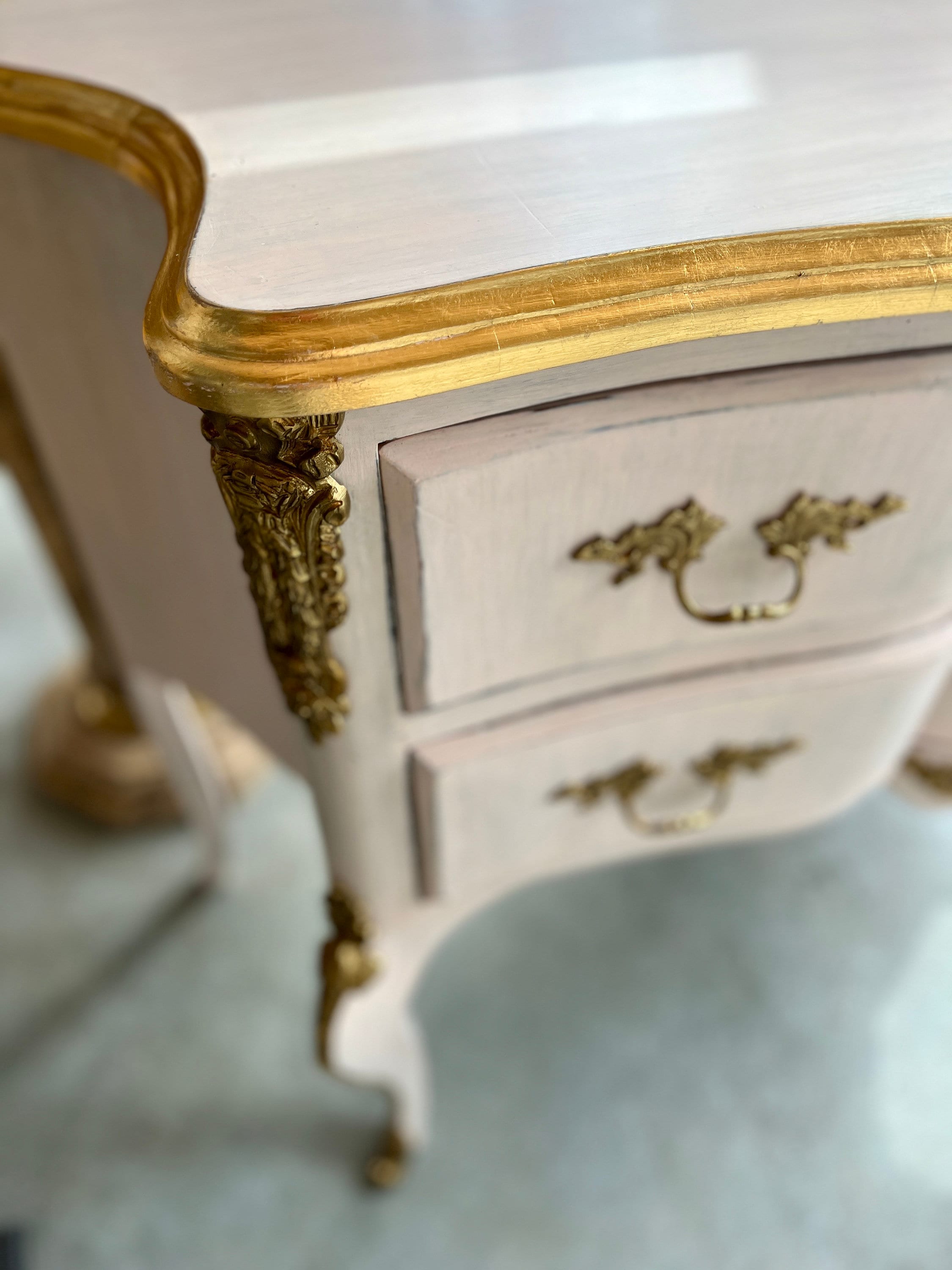 Pink Baroque Chest of Drawers Hand-Brushed Solid Beech Wood 3-Drawer Dresser