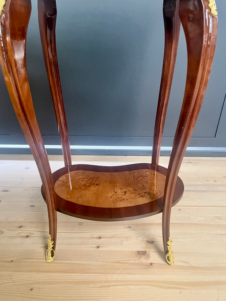 Tavolino laterale in stile antico francese, forma ovale, tavolino barocco nostalgico da soggiorno