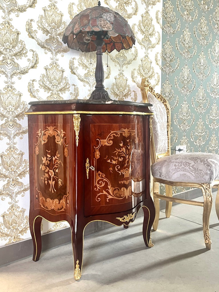 Credenza alla moda in legno in stile barocco: piano in marmo marrone, console italiana