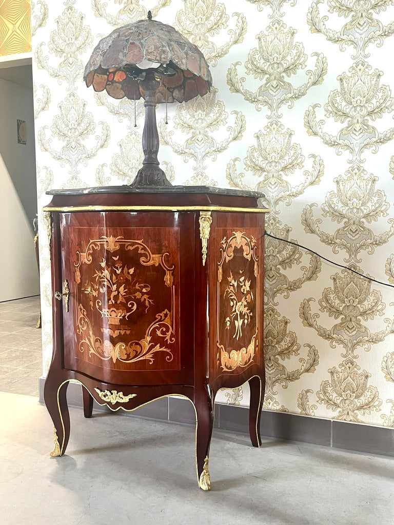 Credenza alla moda in legno in stile barocco: piano in marmo marrone, console italiana