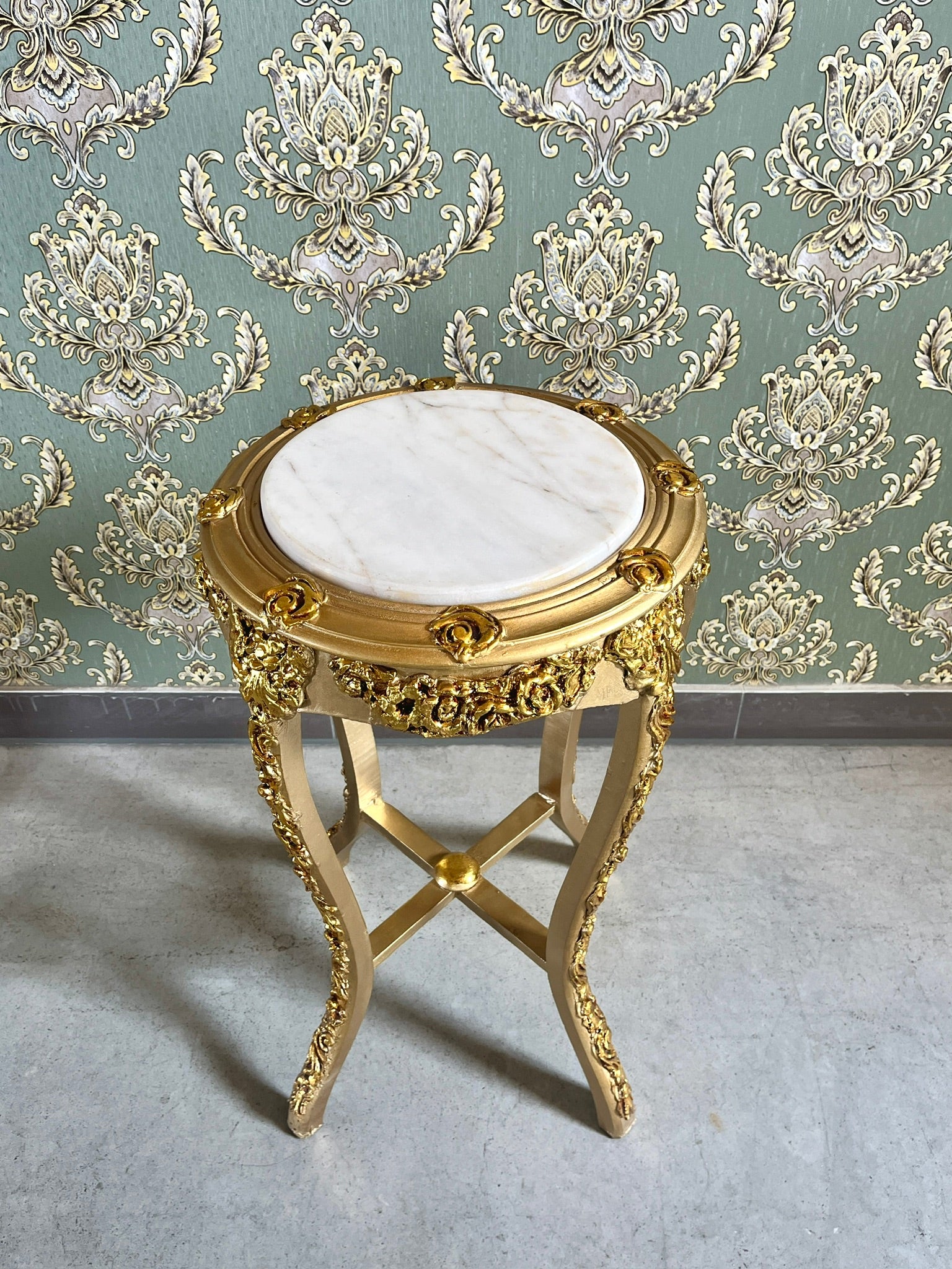 Small gold end table with beige marble top and hand-carved gold gilded details, ideal as a decorative side table.