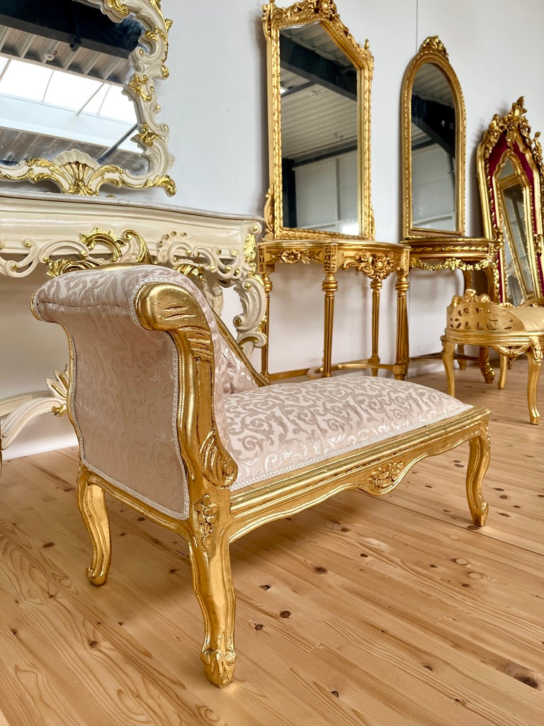 CasAmin Möbel Rococo French style small chaise lounge in ivory floral pattern with elegant curved design and cushioned seating.