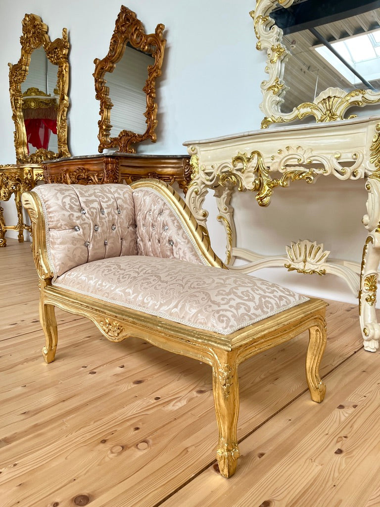 CasAmin Möbel Rococo French-style small chaise lounge with ivory floral pattern and ottoman, elegant furniture piece for living room.