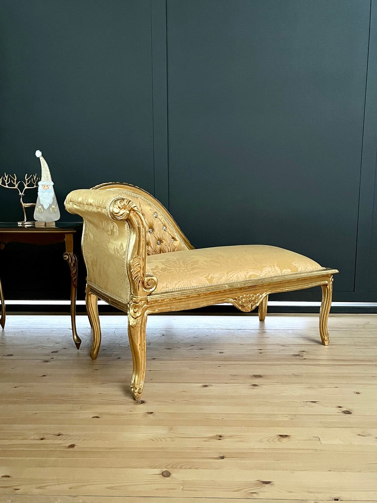 CasAmin Möbel Rococo French-style small chaise lounge with ivory floral pattern, featuring elegant wooden legs and plush upholstery.