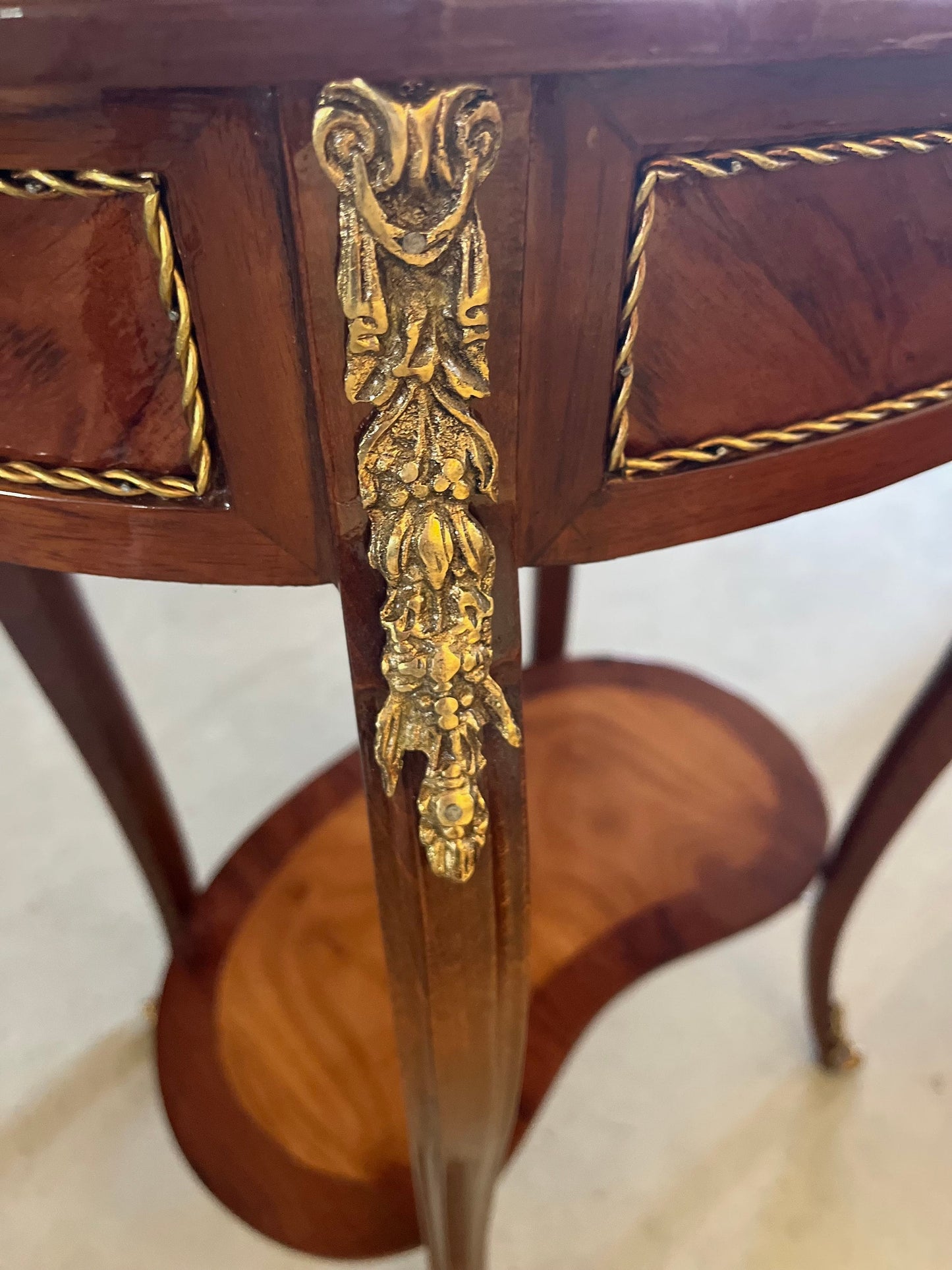 Side Table French Antique Style Wooden Brown Oval Shape Table Retro Baroque Style for Home Decor