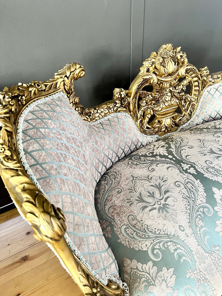 Love Seat Royal Baroque Style Bench Sky Blue Damask Flower Pattern Antique Style Couch in Gold Finish for Housewarming Party Xmas Home Gift