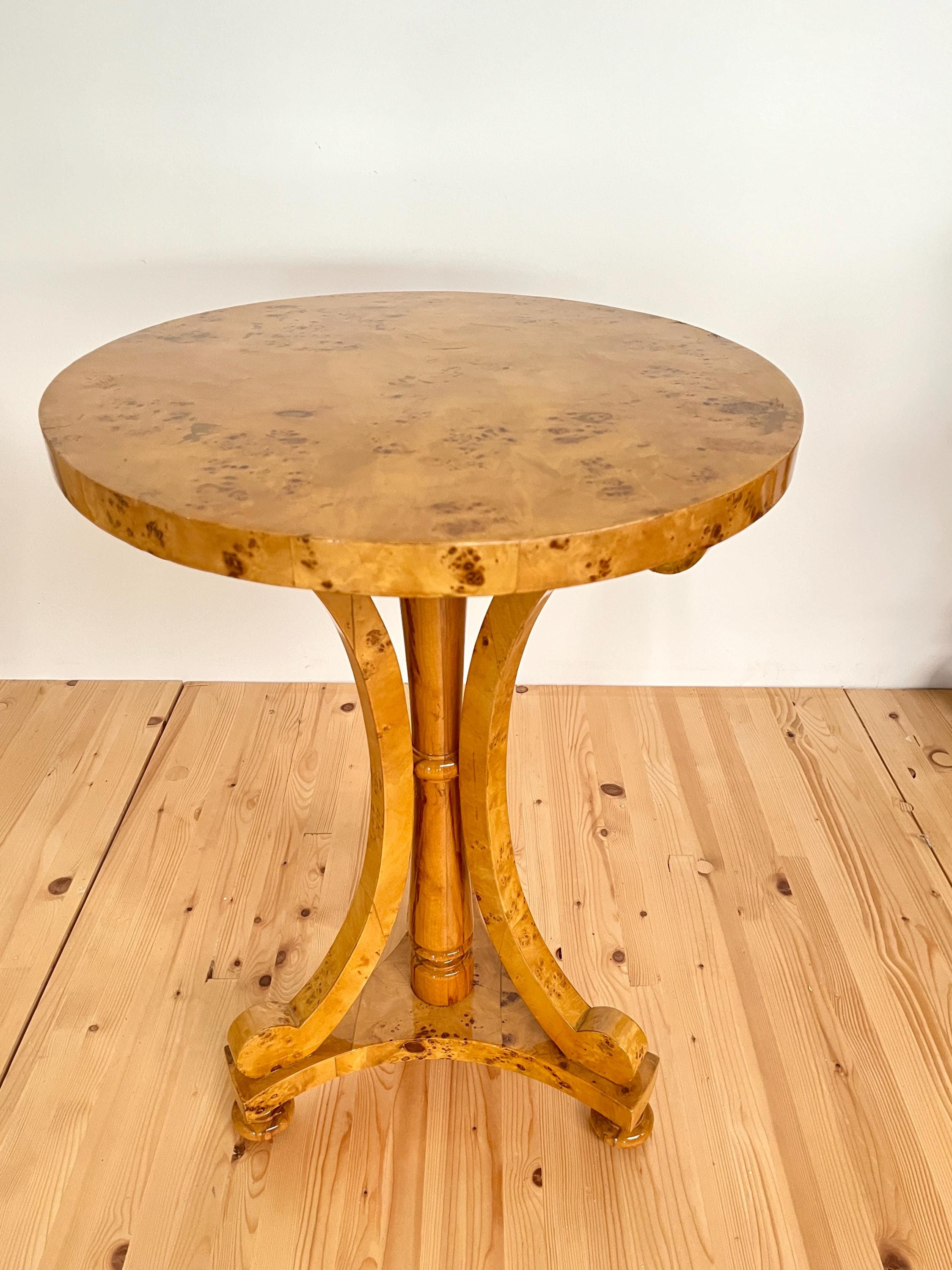 Round Side Table Classic Baroque Style Coffee Table In Yellow Color Wooden End Table