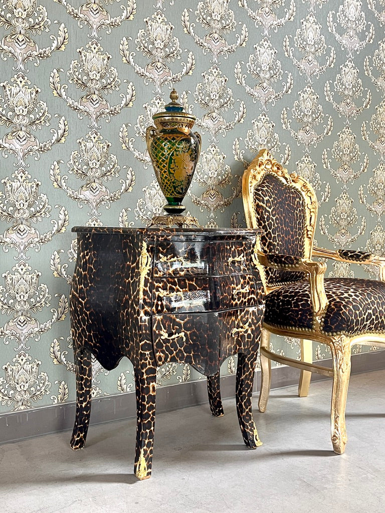Nachttisch mit Leopardenmuster: Nachttisch im französischen Louis-Stil