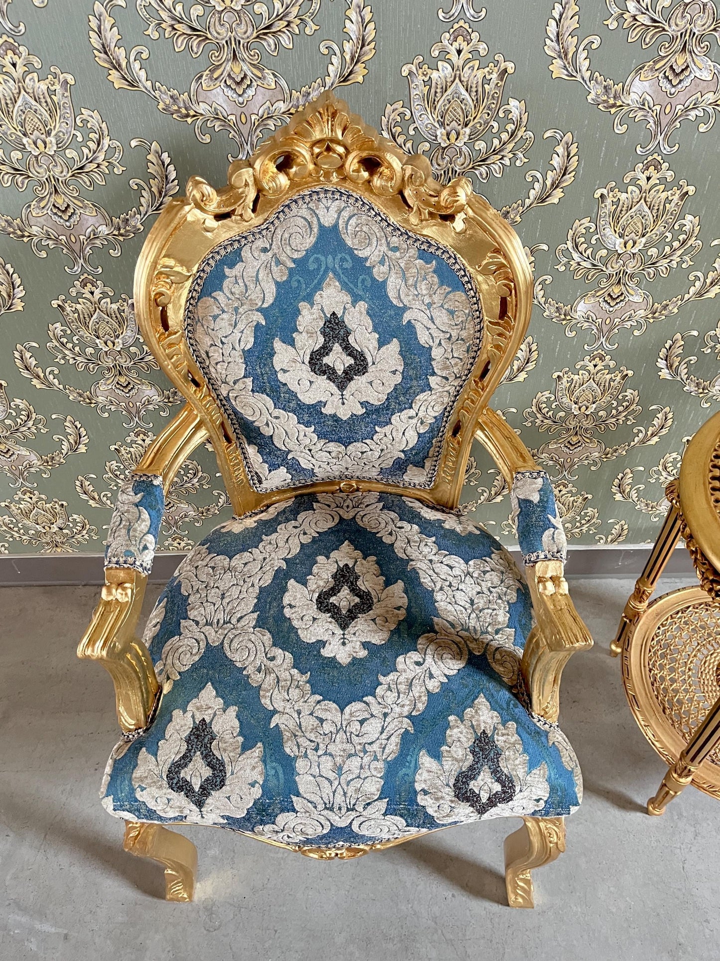 Accent Armchair Louis XV Style Velvet Chair Retro Baroque Rococo Style Armchair in Green Velvet Pattern for Home Decor for Store Display