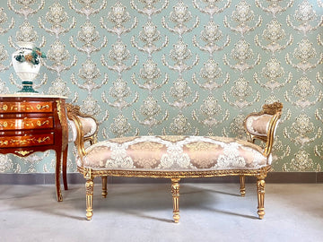 Chaise longue d’accento rococò lucida color cammello con motivo floreale regale, divanetto barocco di lusso