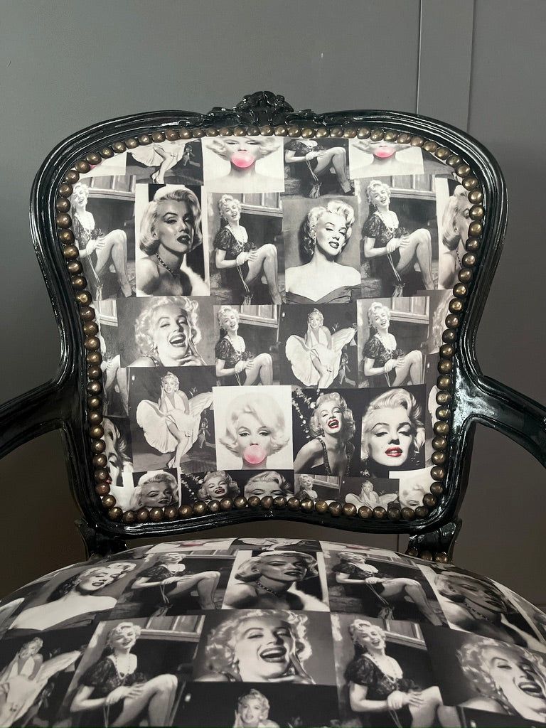 Elegant black and white Louis XV style Baroque armchair with star portrait design, crafted by CasAmin Möbel.