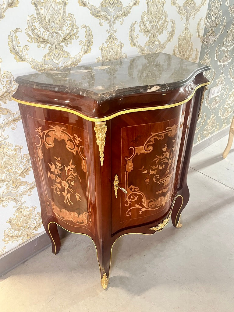 Credenza alla moda in legno in stile barocco: piano in marmo marrone, console italiana