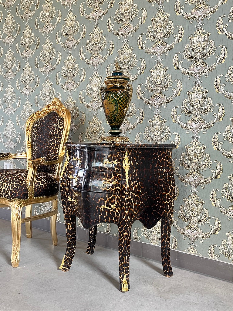 Nachttisch mit Leopardenmuster: Nachttisch im französischen Louis-Stil