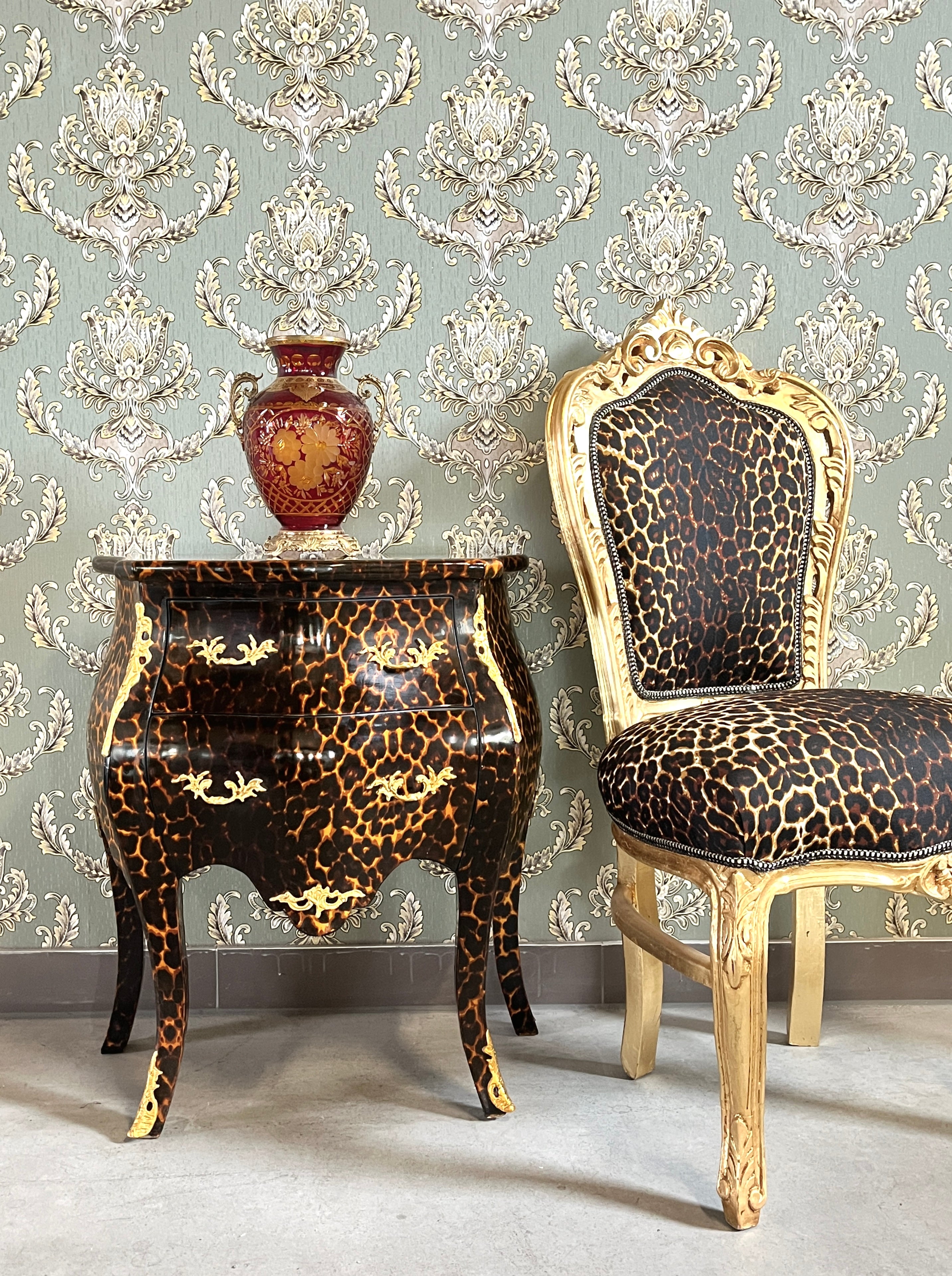 Comodino con stampa leopardata: tavolino da letto in stile francese Luigi