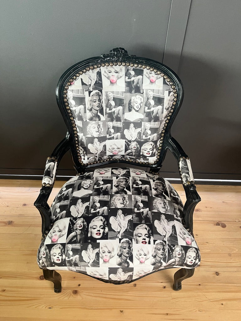 Black Louis XV Baroque armchair by CasAmin Möbel with white upholstery and star portrait design, showcasing elegant furniture style.