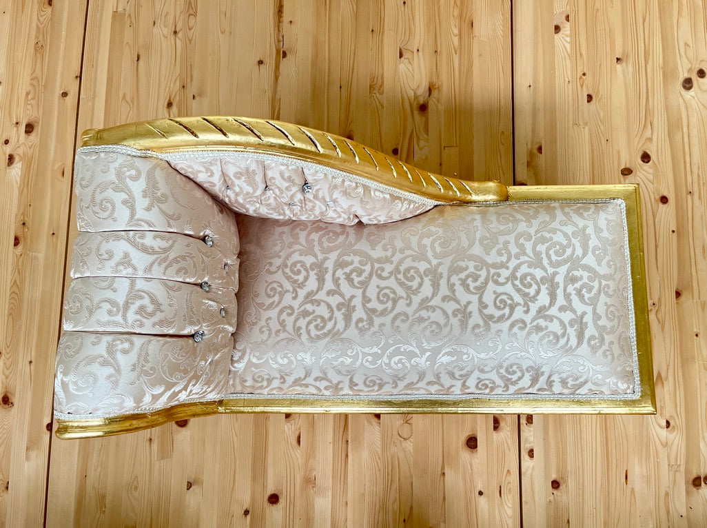 CasAmin Möbel Rococo French-style small chaise lounge in ivory with floral pattern, featuring elegant furniture design.