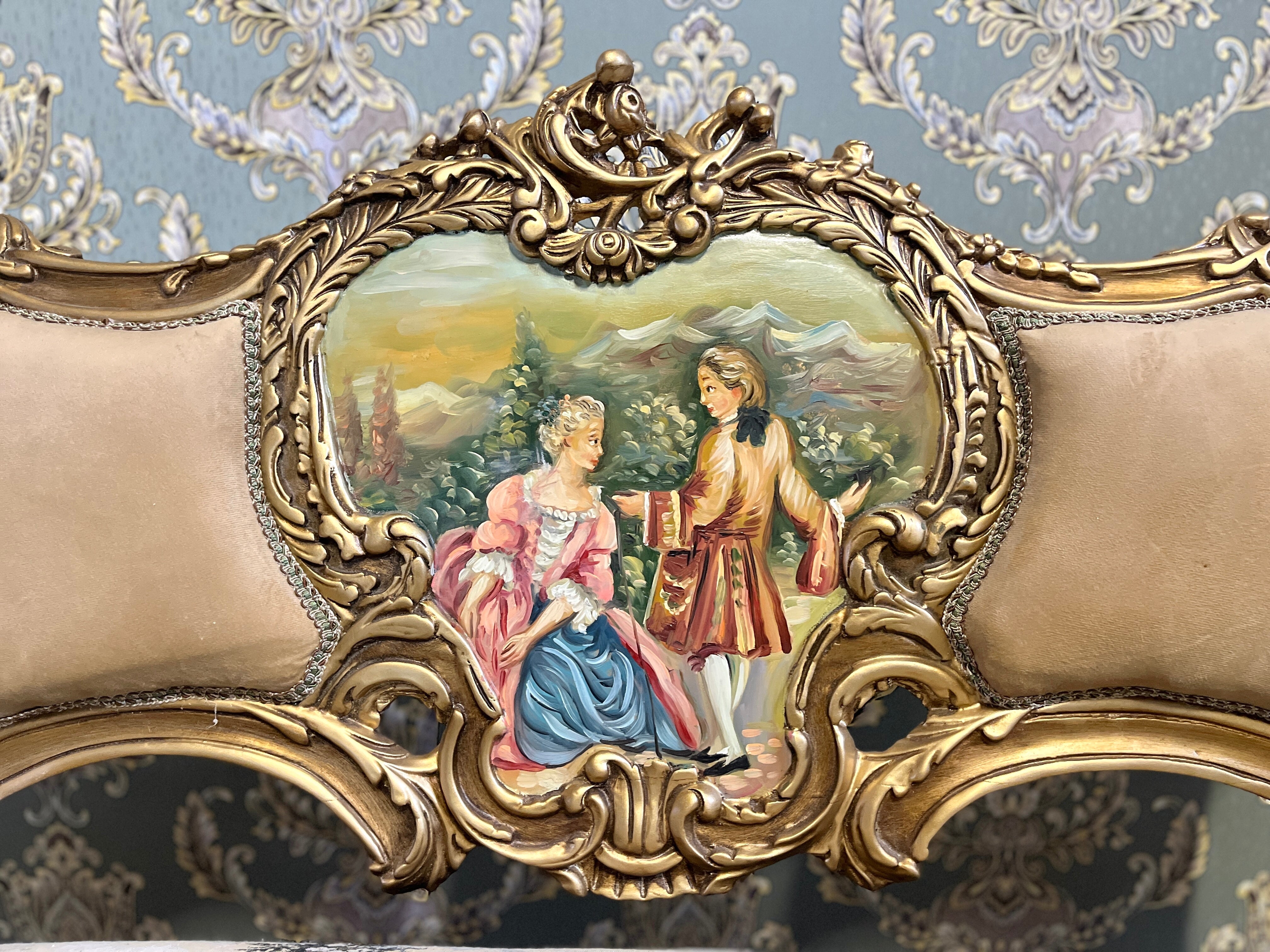 Divanetto a 2 posti in velluto beige, stile barocco, con motivo paesaggistico di palazzo