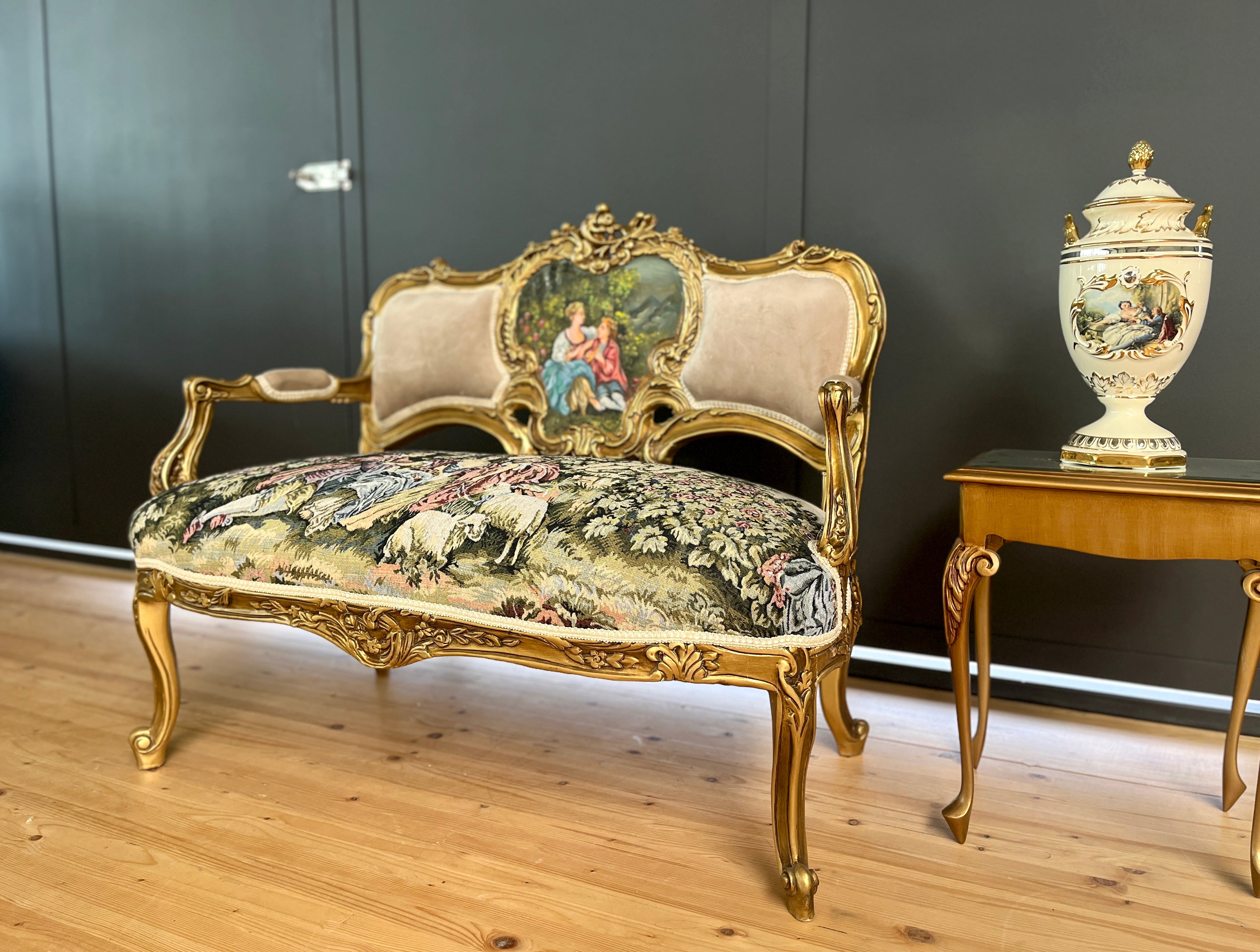 Divanetto a 2 posti in velluto beige, stile barocco, con motivo paesaggistico di palazzo