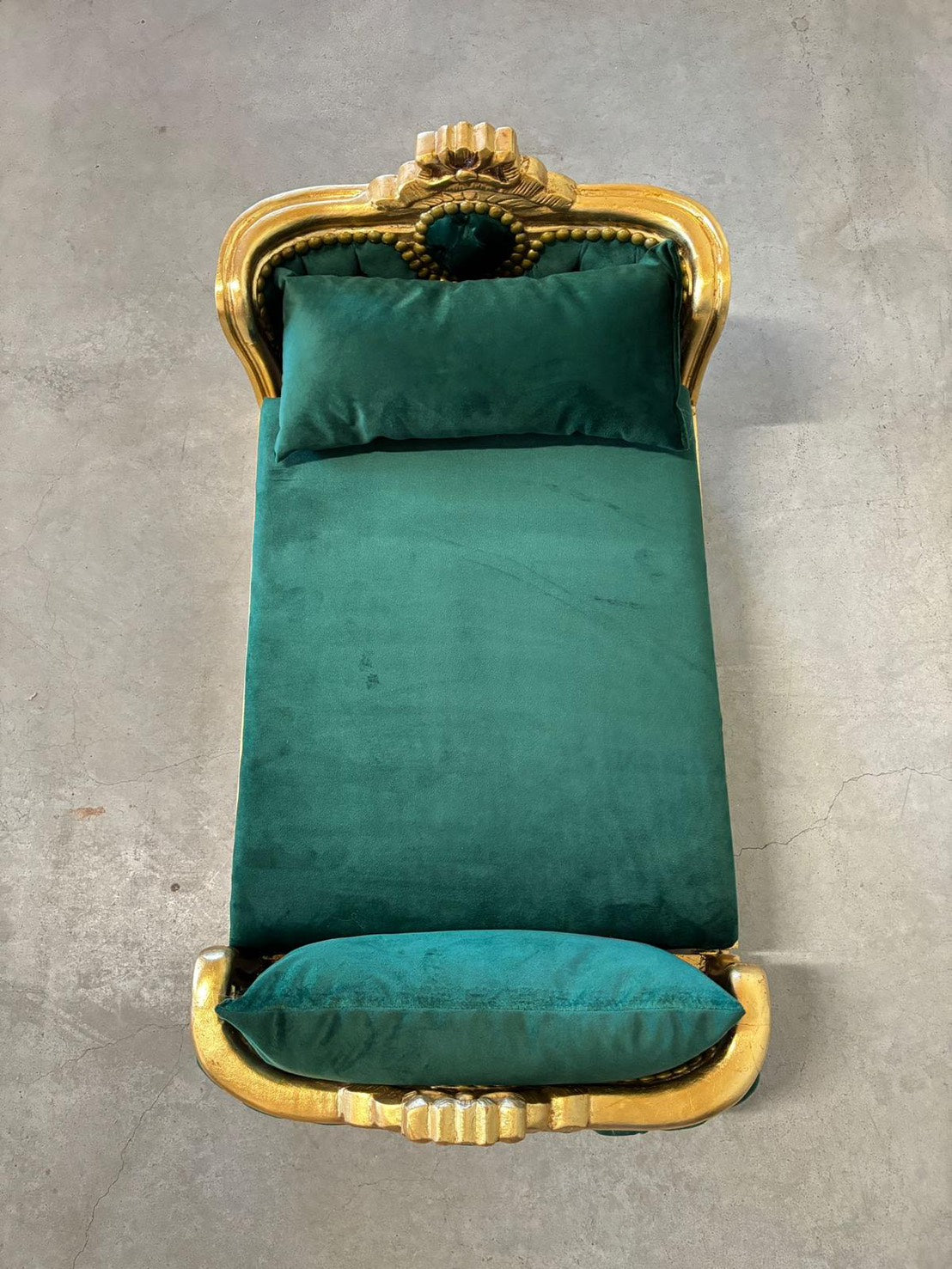 Hot pink velvet Louis Baroque pet bed by CasAmin Möbel with ornate furniture style for dogs and cats.