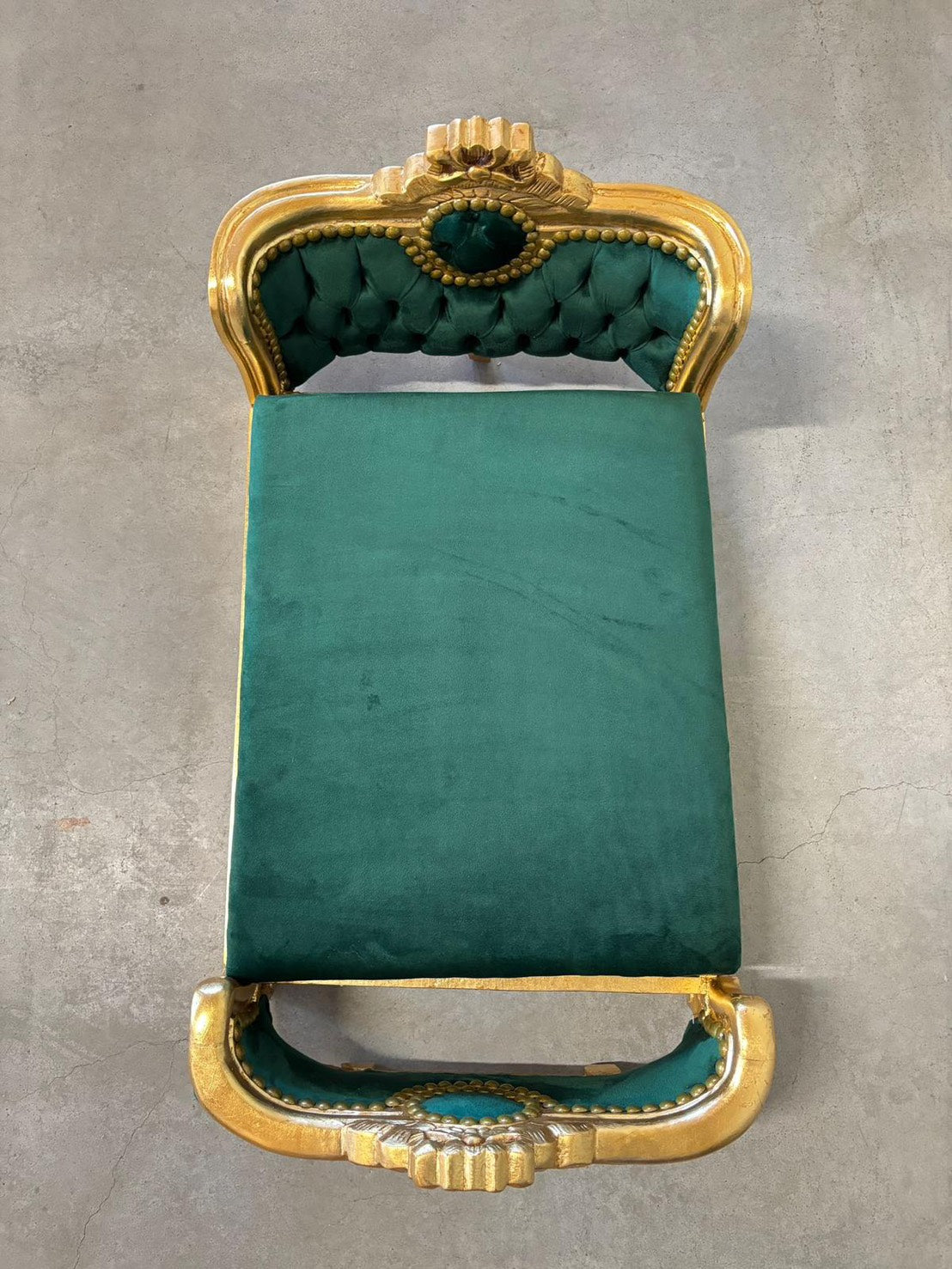 Hot pink velvet Louis Baroque pet bed by CasAmin Möbel, showcasing a luxurious handmade dog and cat furniture piece.