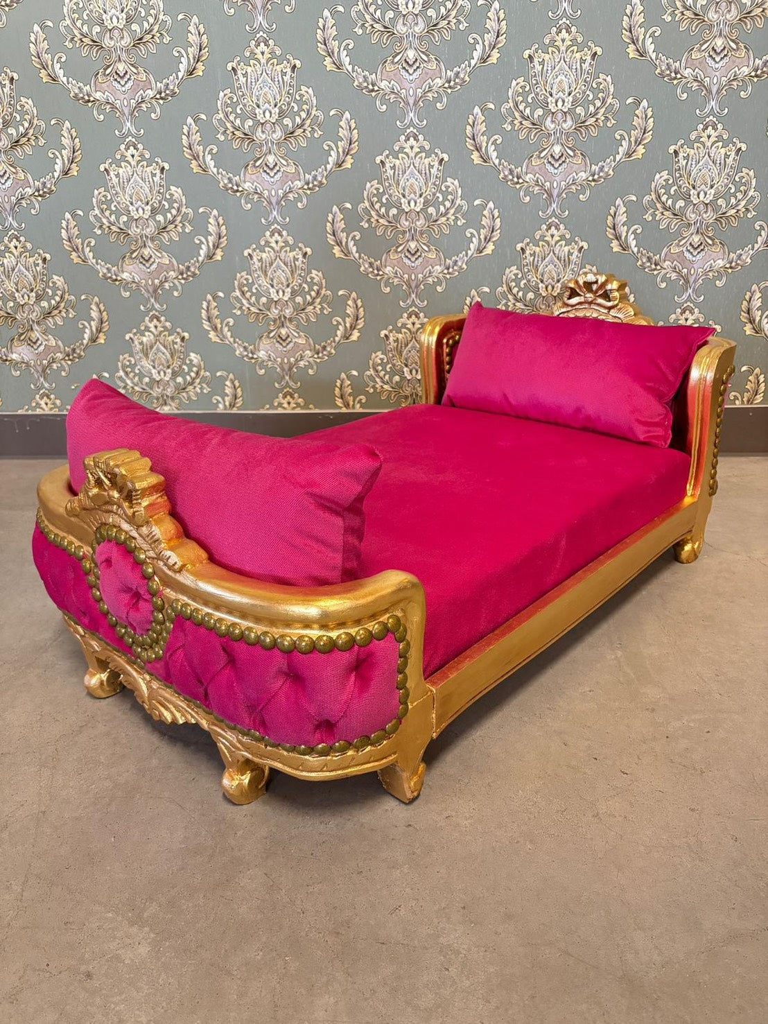 Handmade hot pink velvet Louis Baroque style pet bed by CasAmin Möbel, featuring ornate furniture design for dogs and cats.