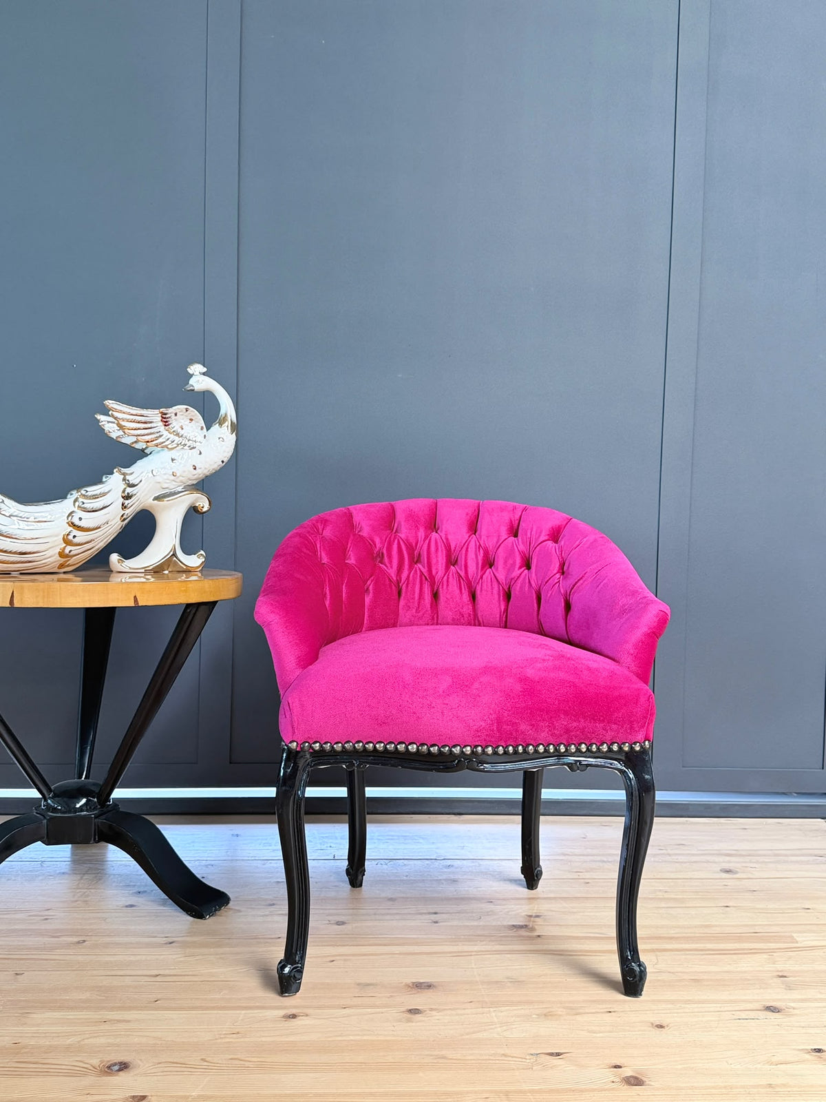 Fuchsia velvet cocktail lounge chair with jungle print, tufted French accent armchair by CasAmin Möbel, stylish and plush.