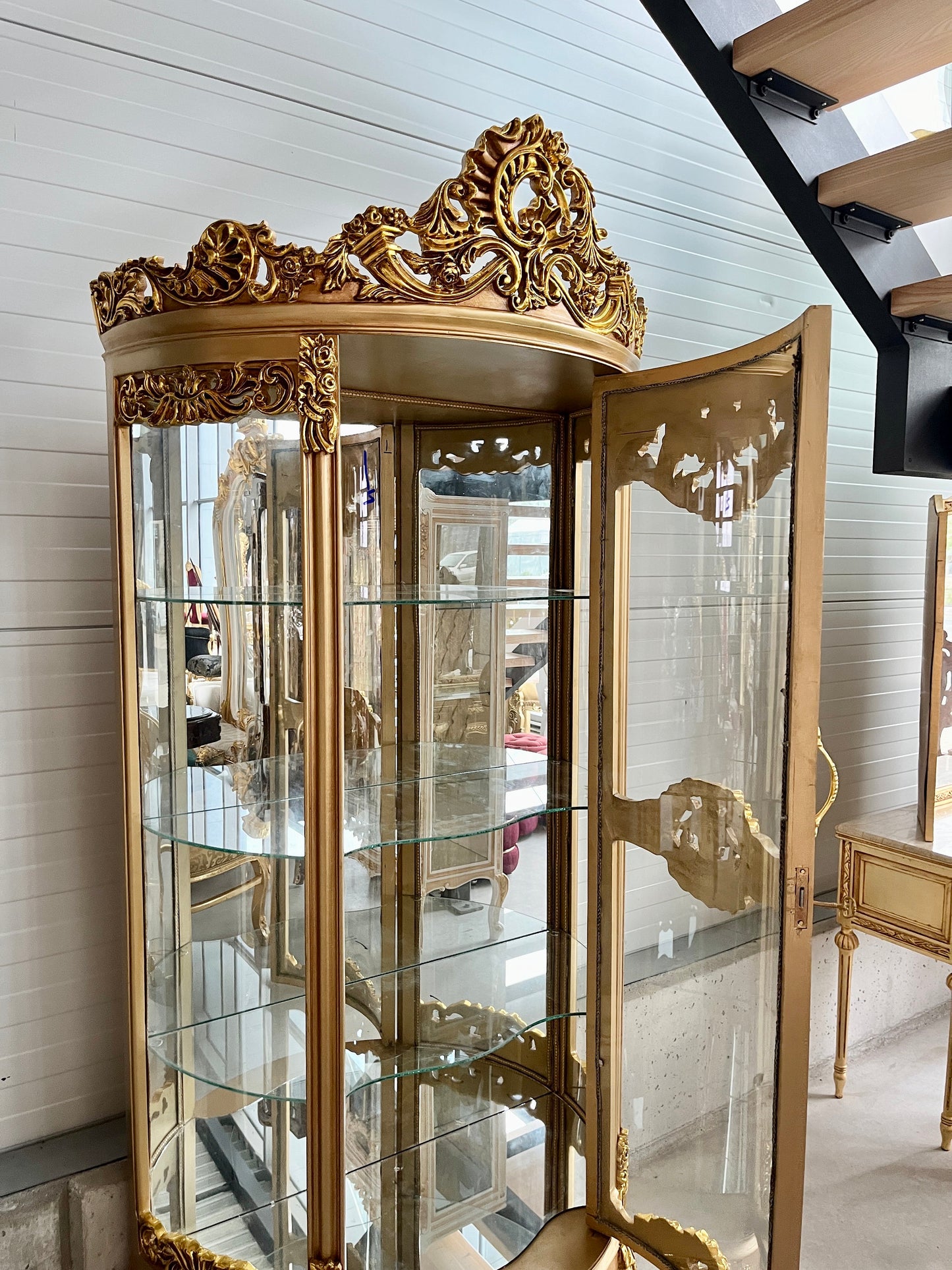 Showcase Royal Château De Versailles Style Display Cabinet French Baroque Style Glass Showcase in Gold Finish for Hotel Decor or Home Decor