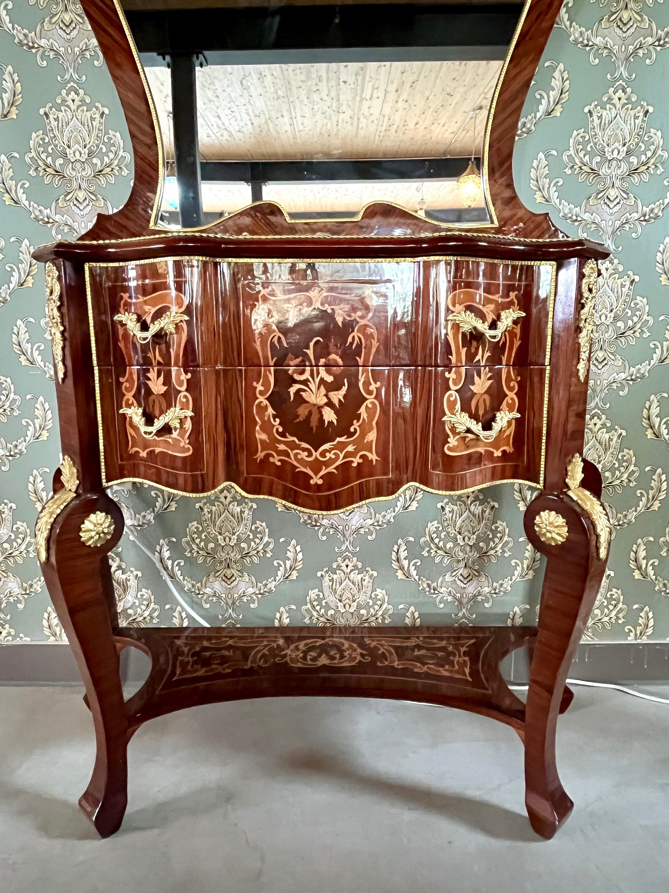Mirror Table Console in Nostalgic Antique Style Wooden Table Mirror Console in Retro Baroque Style in Brown